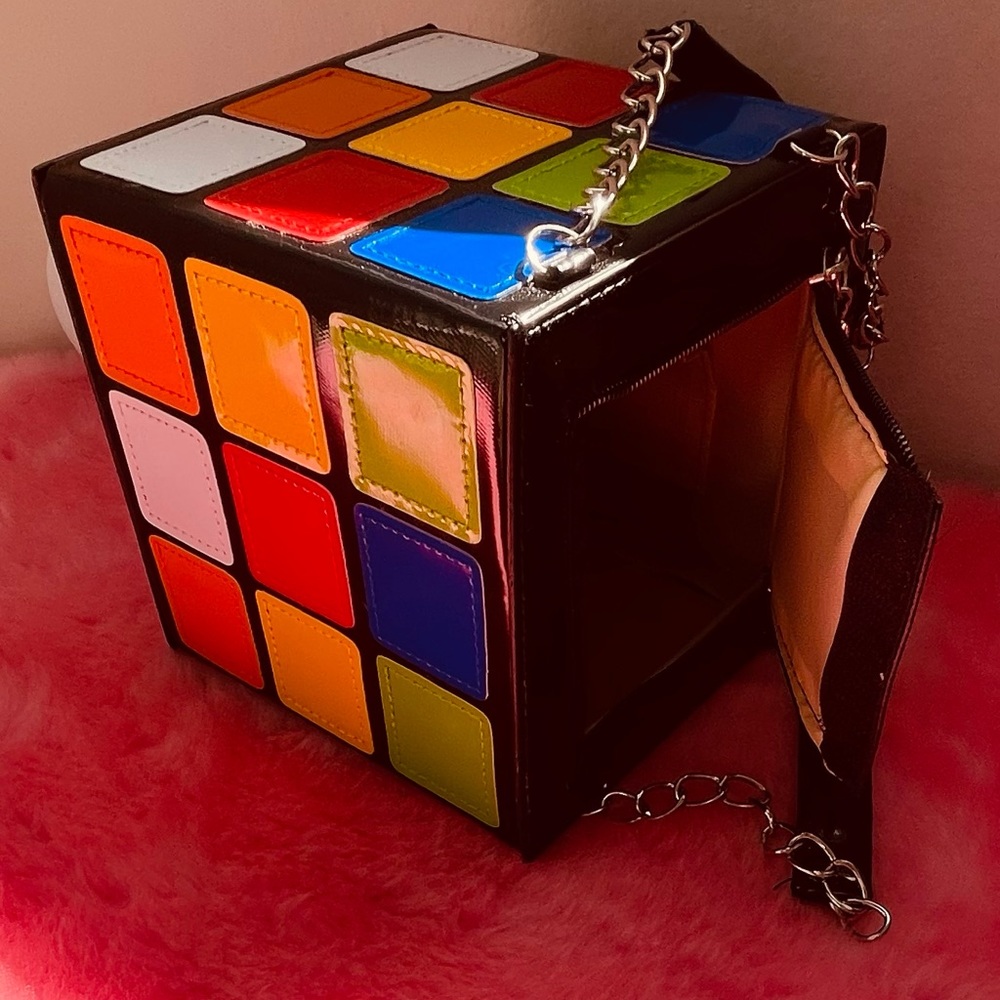 Box shaped purse